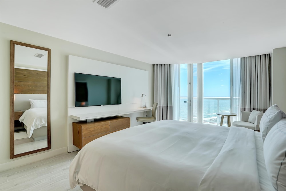 Beach House Fort Lauderdale, a Hilton Resort — Hotel rooms in Fort Lauderdale, Florida