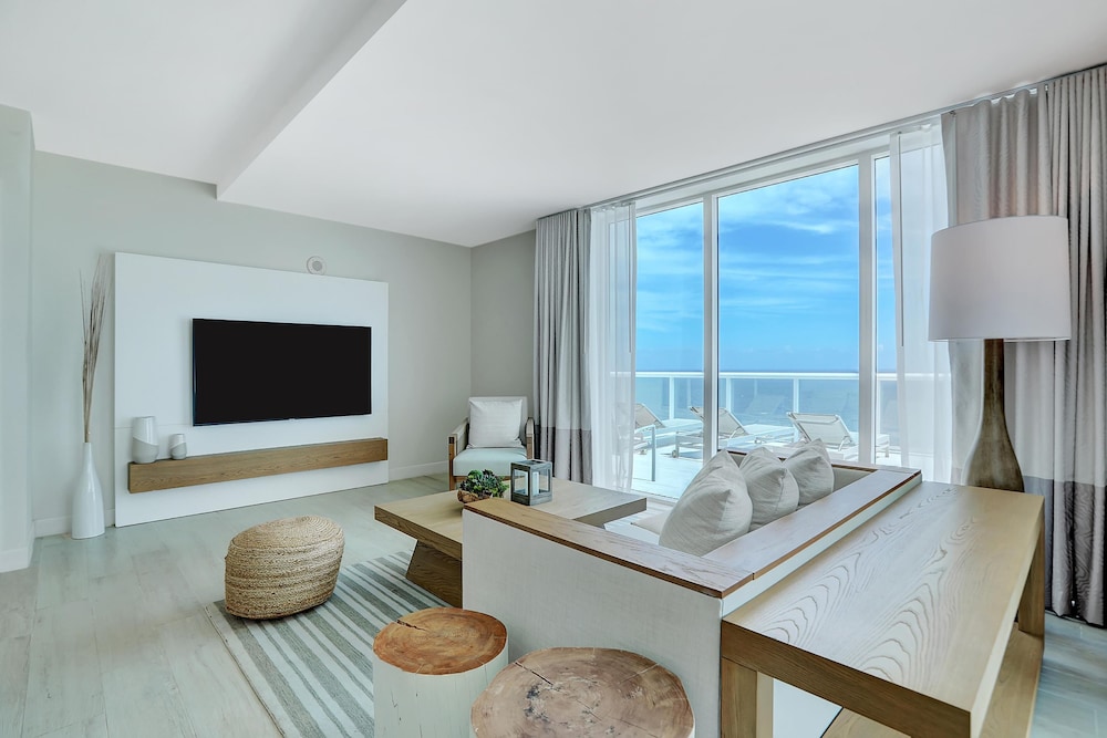 Beach House Fort Lauderdale, a Hilton Resort — Hotel rooms in Fort Lauderdale, Florida