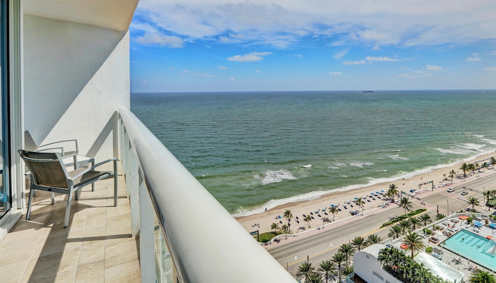 Beach House Fort Lauderdale, a Hilton Resort — Beach in Fort Lauderdale, Florida