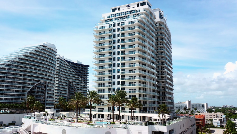 Beach House Fort Lauderdale, a Hilton Resort — Hotel building in Fort Lauderdale, Florida
