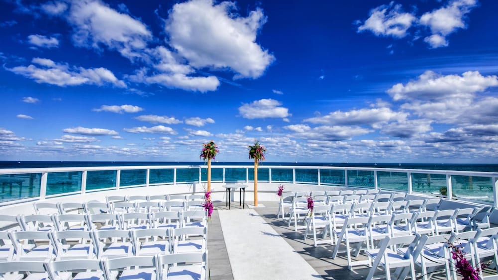 Beach House Fort Lauderdale, a Hilton Resort — Hotel building in Fort Lauderdale, Florida
