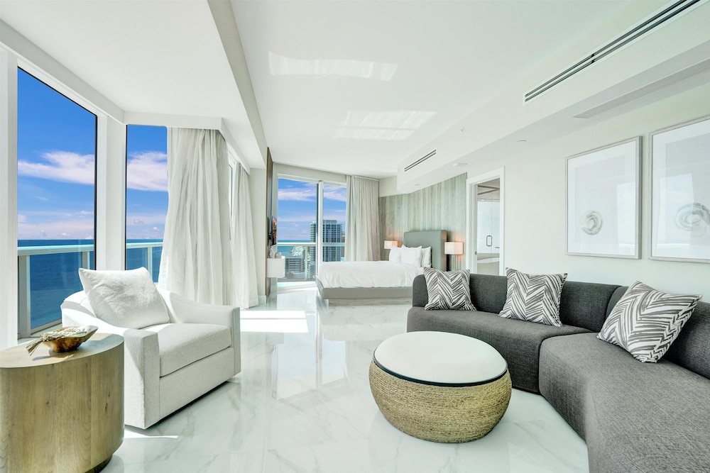 Beach House Fort Lauderdale, a Hilton Resort — Hotel rooms in Fort Lauderdale, Florida