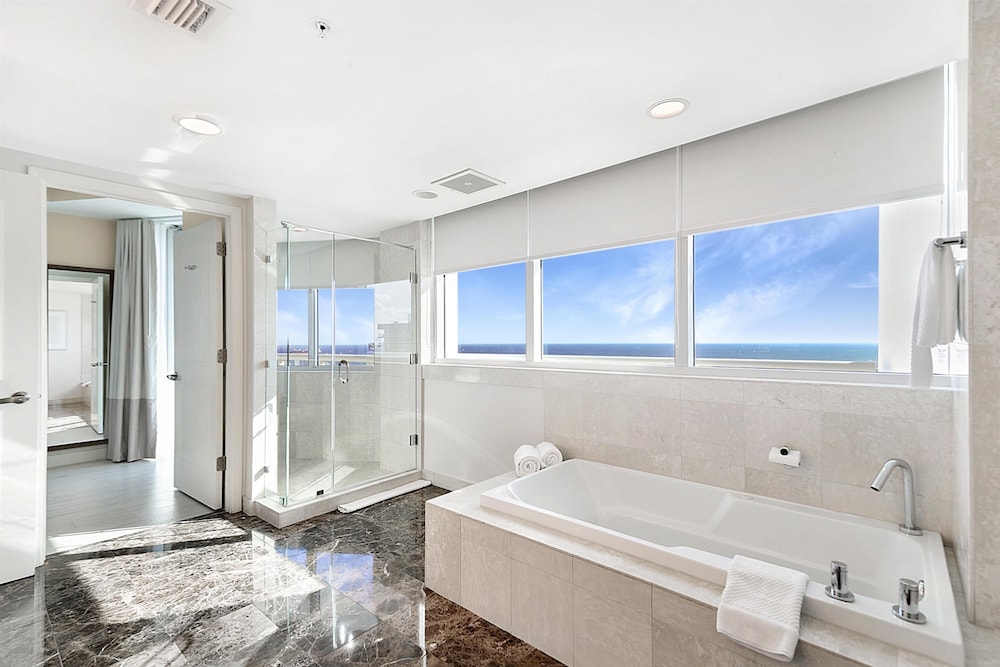 Beach House Fort Lauderdale, a Hilton Resort — Hotel rooms in Fort Lauderdale, Florida
