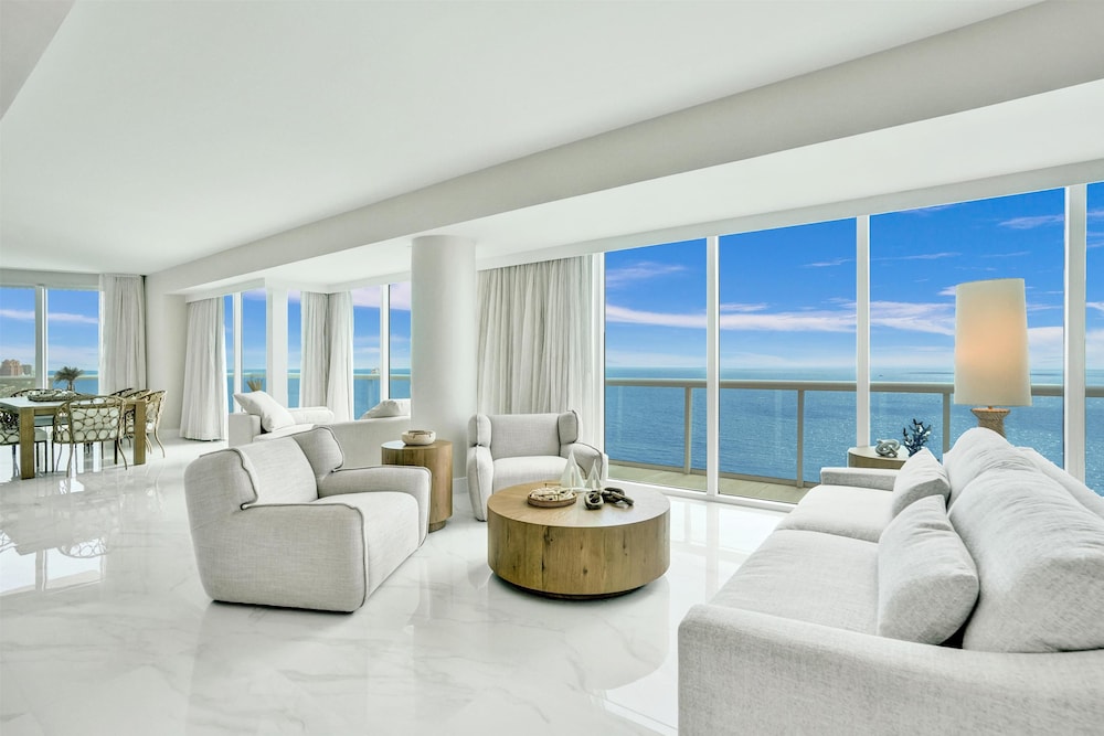Beach House Fort Lauderdale, a Hilton Resort — Hotel rooms in Fort Lauderdale, Florida