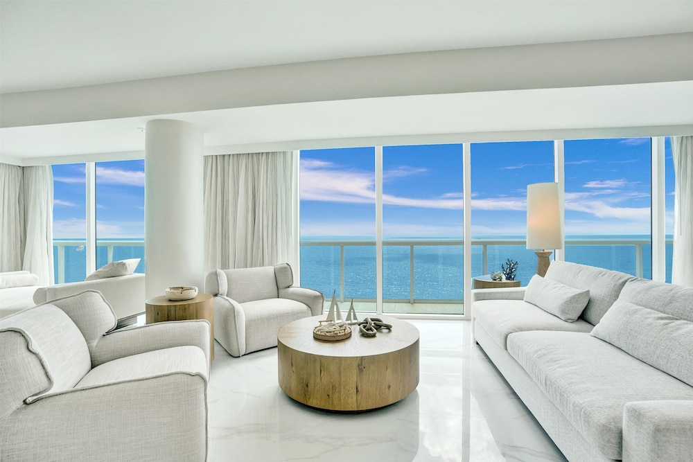 Beach House Fort Lauderdale, a Hilton Resort — Hotel rooms in Fort Lauderdale, Florida