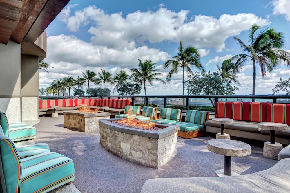 Beach House Fort Lauderdale, a Hilton Resort — Restaurant & bars in Fort Lauderdale, Florida