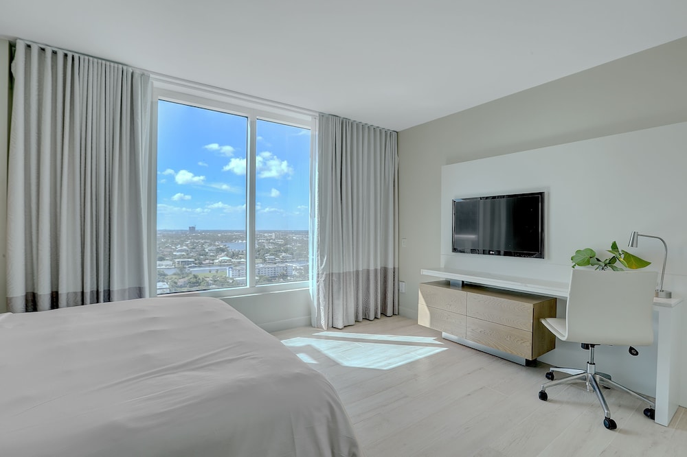 Beach House Fort Lauderdale, a Hilton Resort — Hotel rooms in Fort Lauderdale, Florida