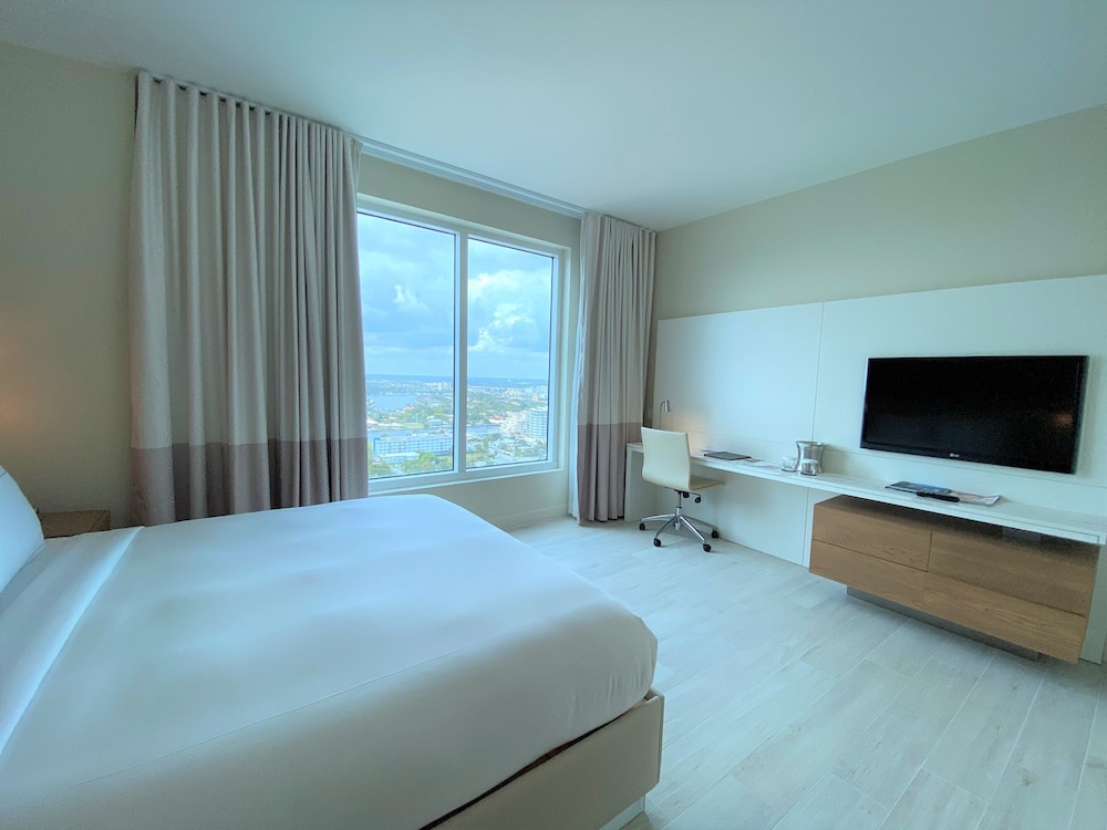 Beach House Fort Lauderdale, a Hilton Resort — Hotel rooms in Fort Lauderdale, Florida