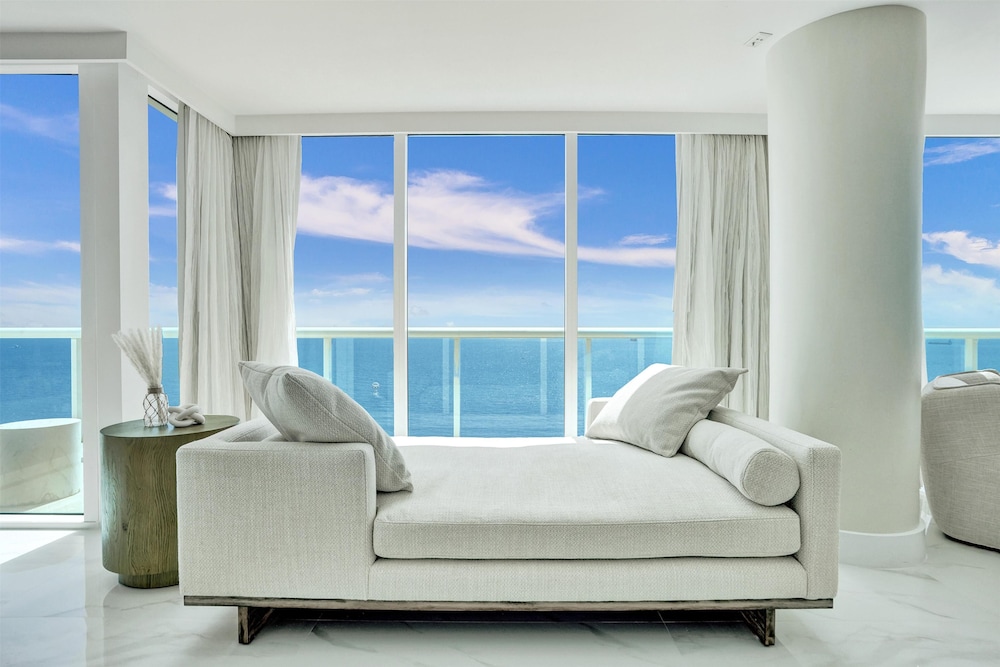 Beach House Fort Lauderdale, a Hilton Resort — Hotel rooms in Fort Lauderdale, Florida