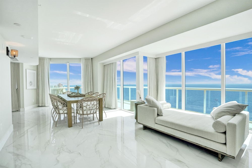 Beach House Fort Lauderdale, a Hilton Resort — Hotel rooms in Fort Lauderdale, Florida
