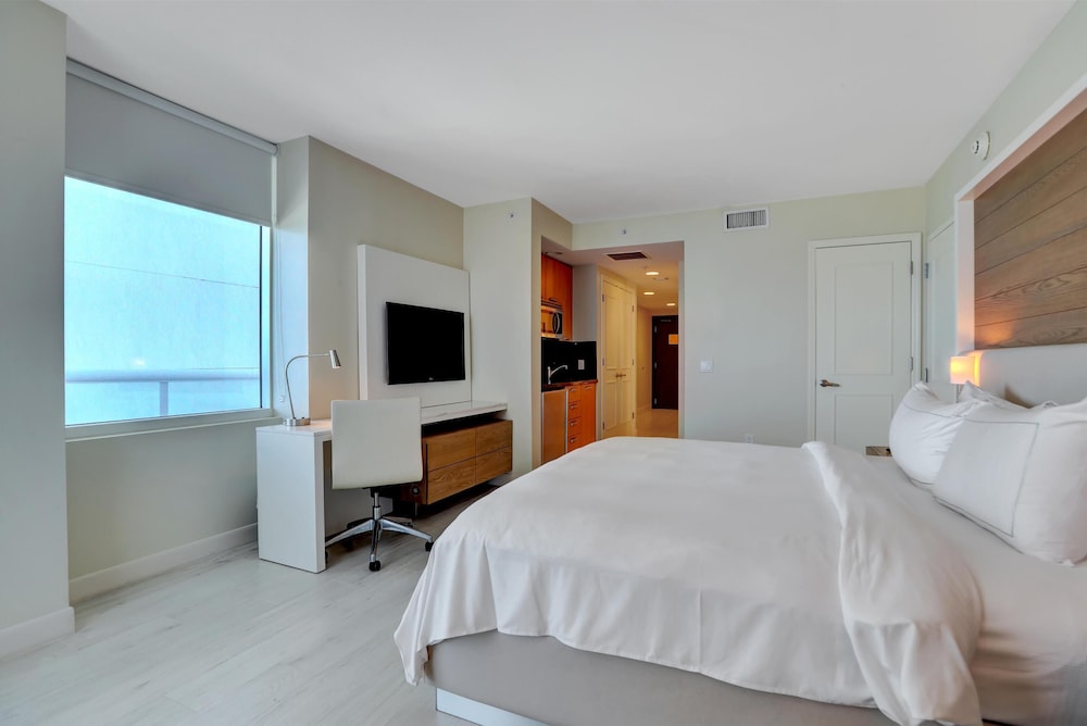 Beach House Fort Lauderdale, a Hilton Resort — Hotel rooms in Fort Lauderdale, Florida