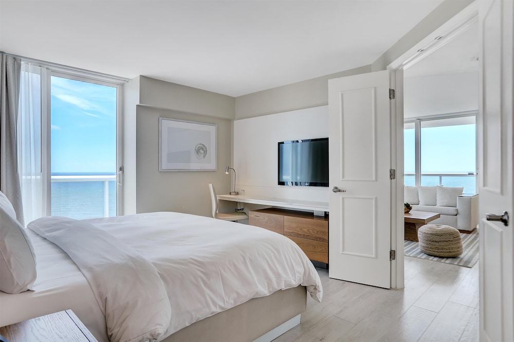 Beach House Fort Lauderdale, a Hilton Resort — Hotel rooms in Fort Lauderdale, Florida