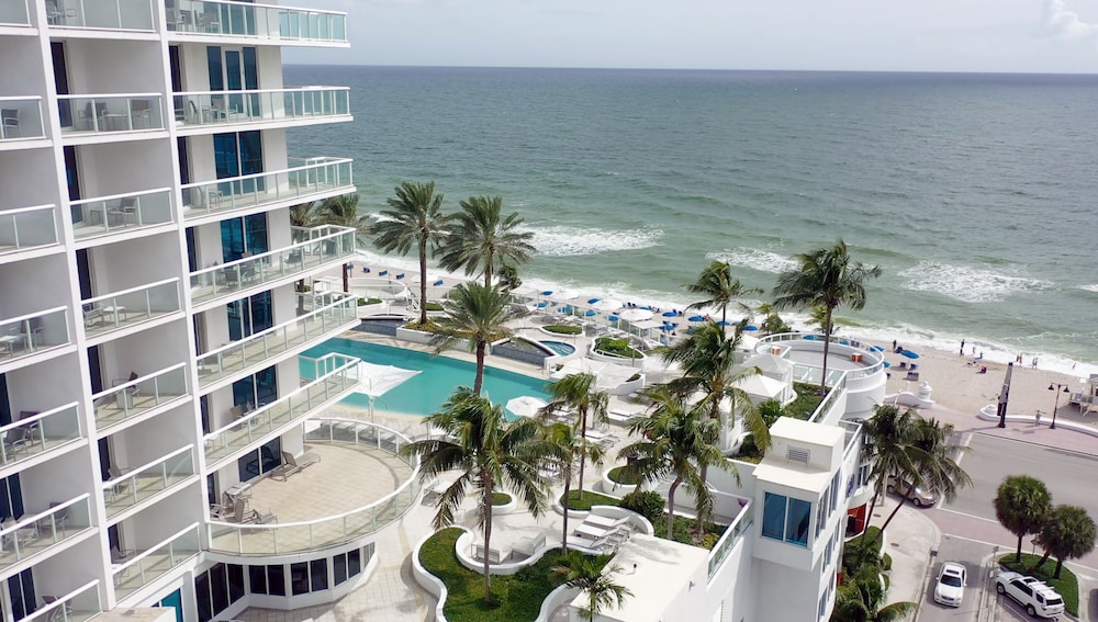 Beach House Fort Lauderdale, a Hilton Resort — Swimming pool in Fort Lauderdale, Florida