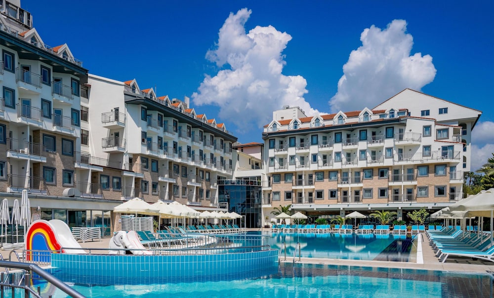 Side Aluna Hotel — Swimming pool in Side