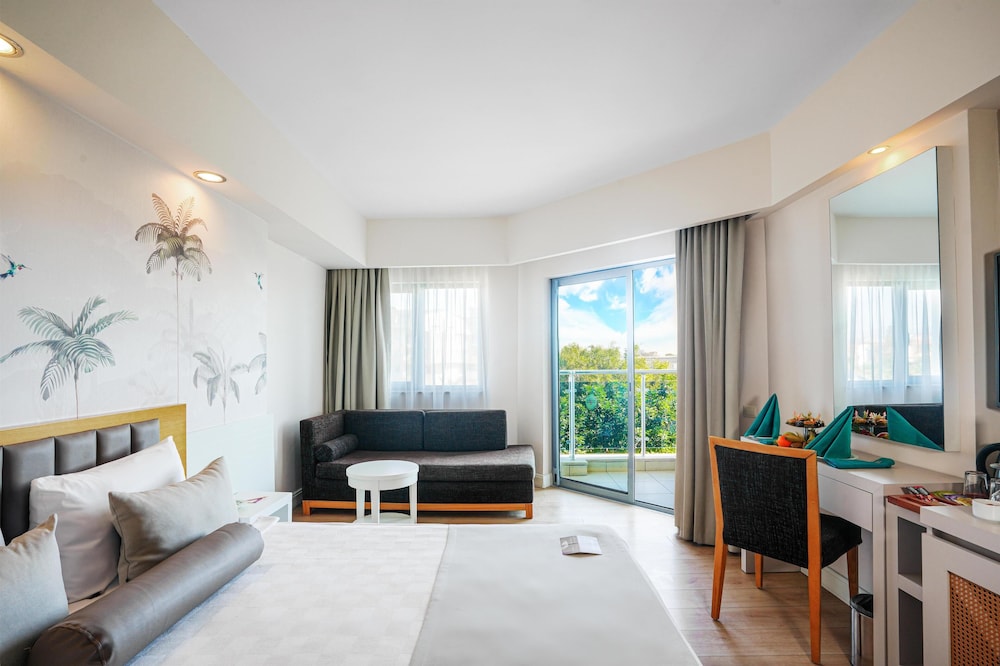 Side Aluna Hotel — Hotel rooms in Side