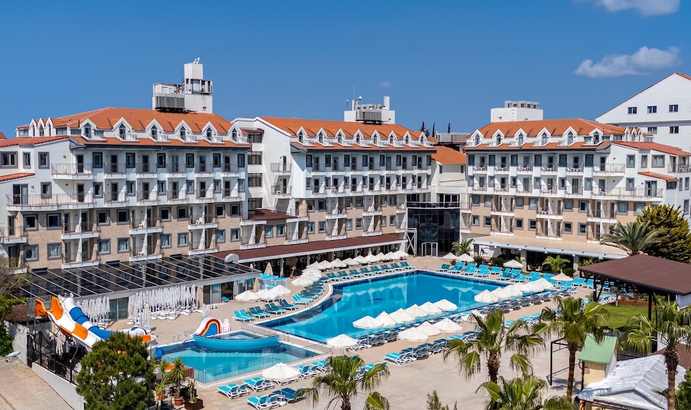 Side Aluna Hotel — Swimming pool in Side