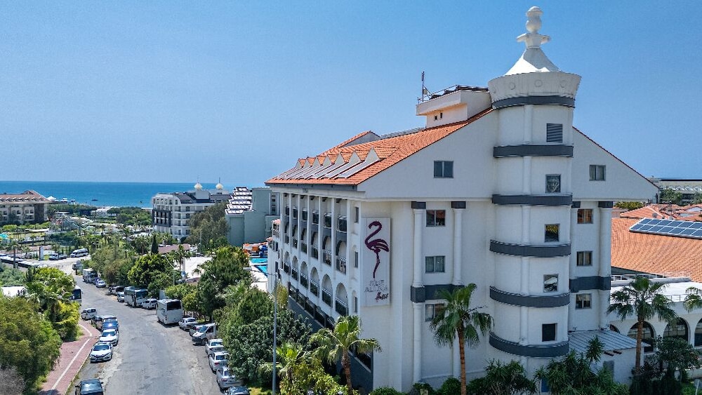 Side Aluna Hotel — Hotel building in Side