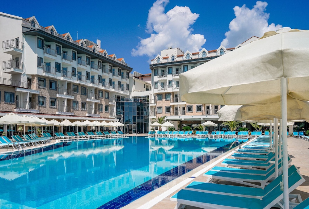 Side Aluna Hotel — Swimming pool in Side