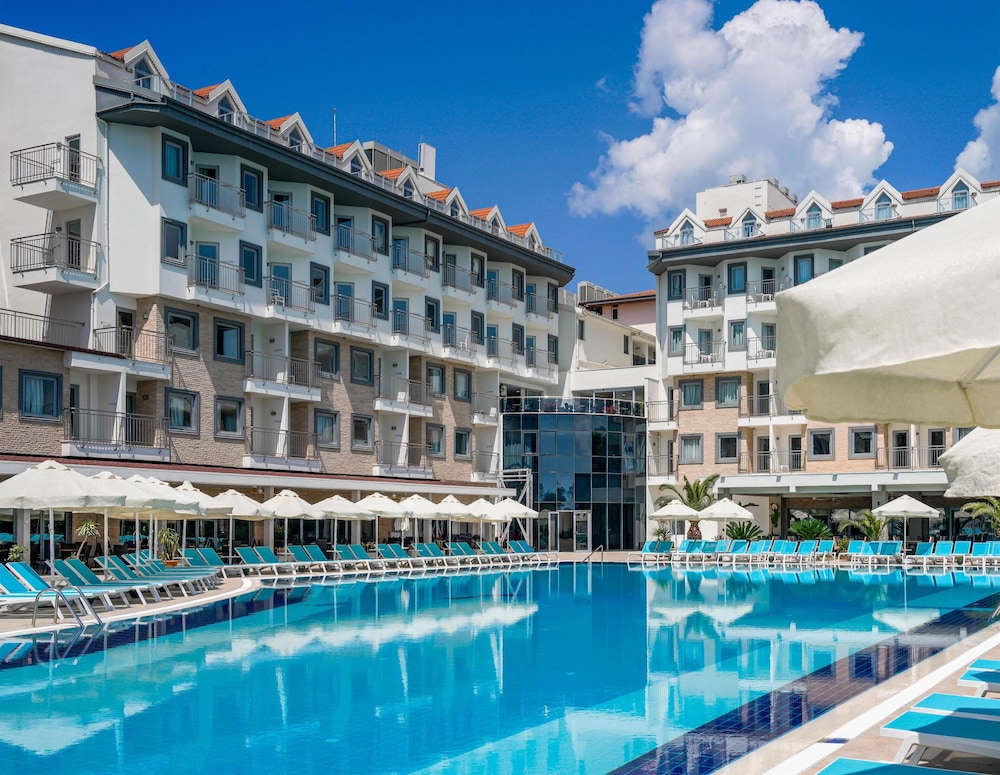 Side Aluna Hotel — Swimming pool in Side
