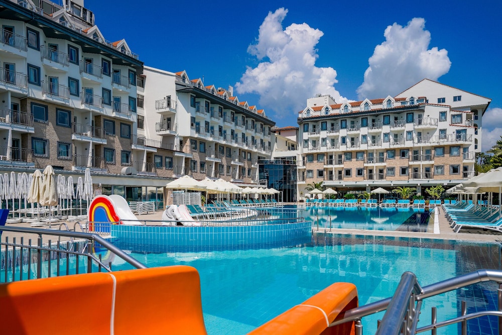 Side Aluna Hotel — Swimming pool in Side
