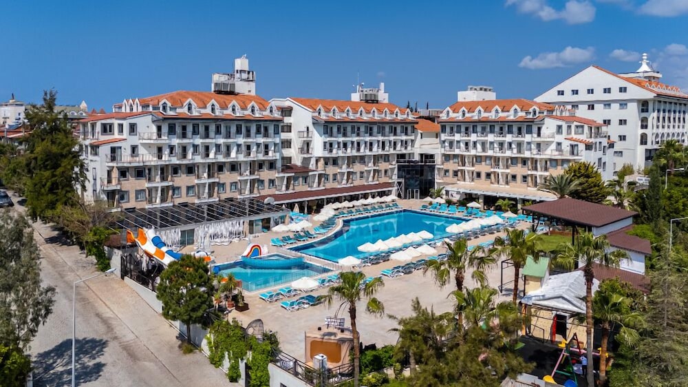 Side Aluna Hotel — Swimming pool in Side