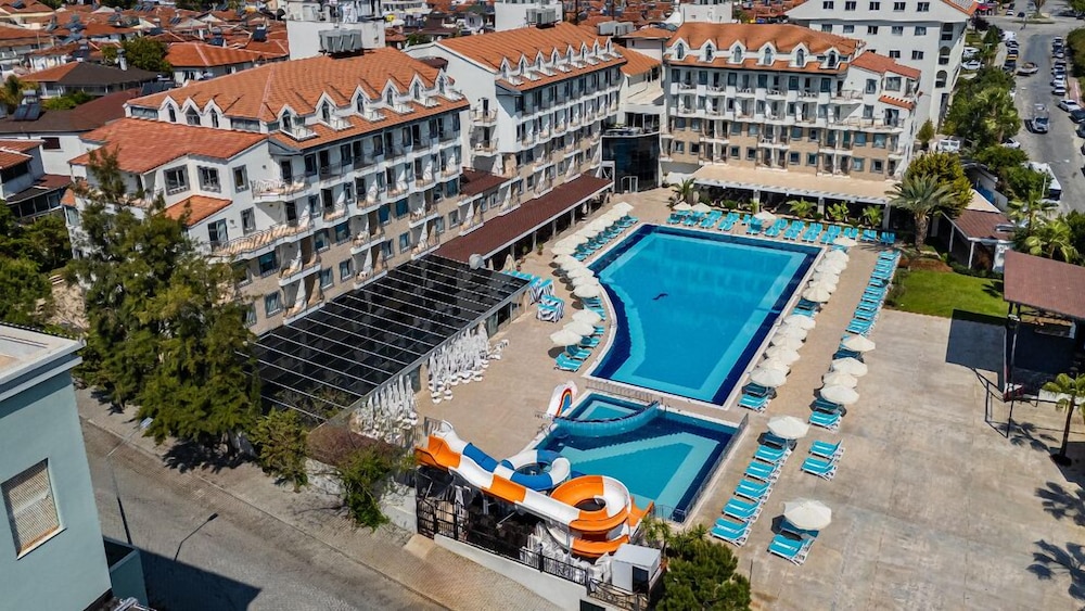 Side Aluna Hotel — Swimming pool in Side