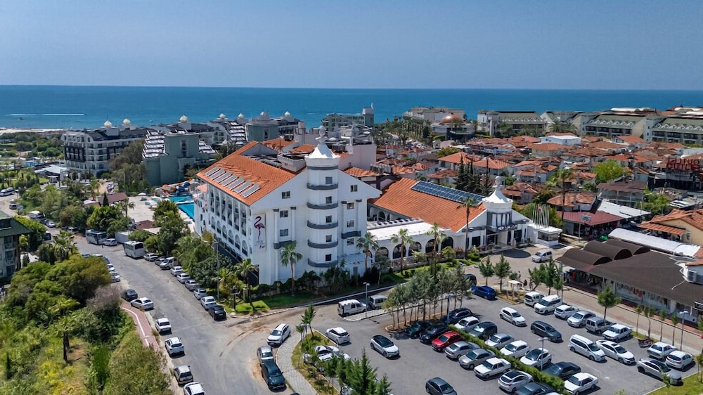 Side Aluna Hotel — Hotel building in Side