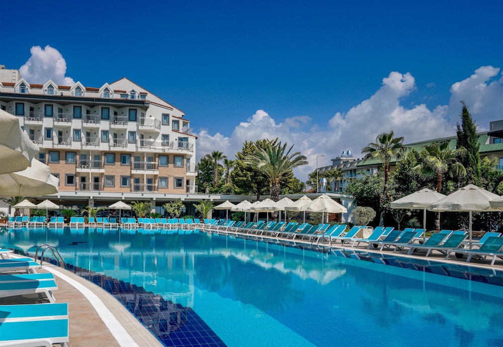Side Aluna Hotel — Swimming pool in Side