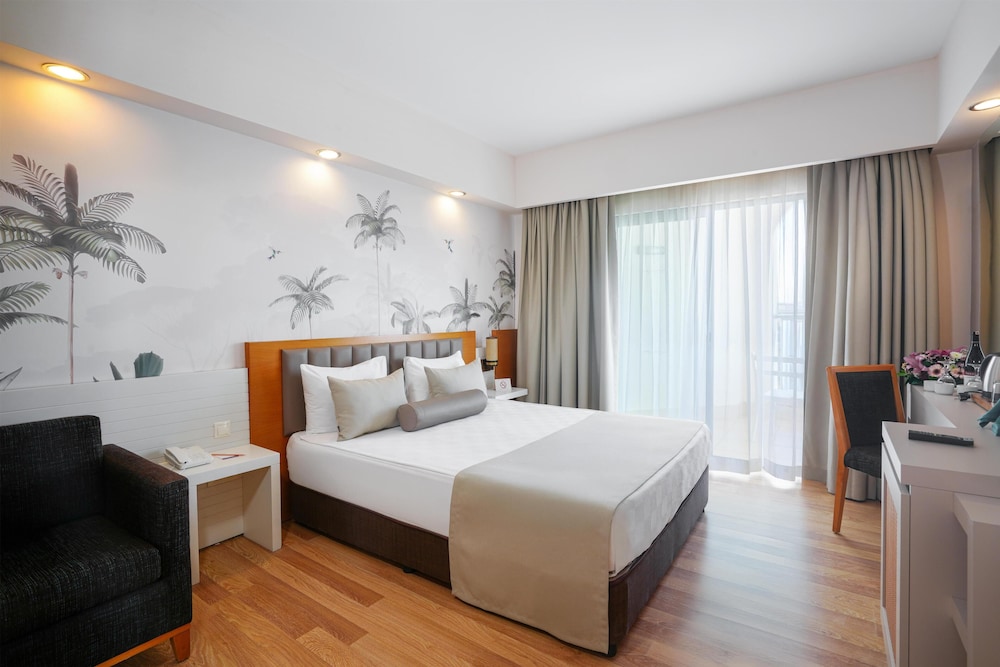 Side Aluna Hotel — Hotel rooms in Side