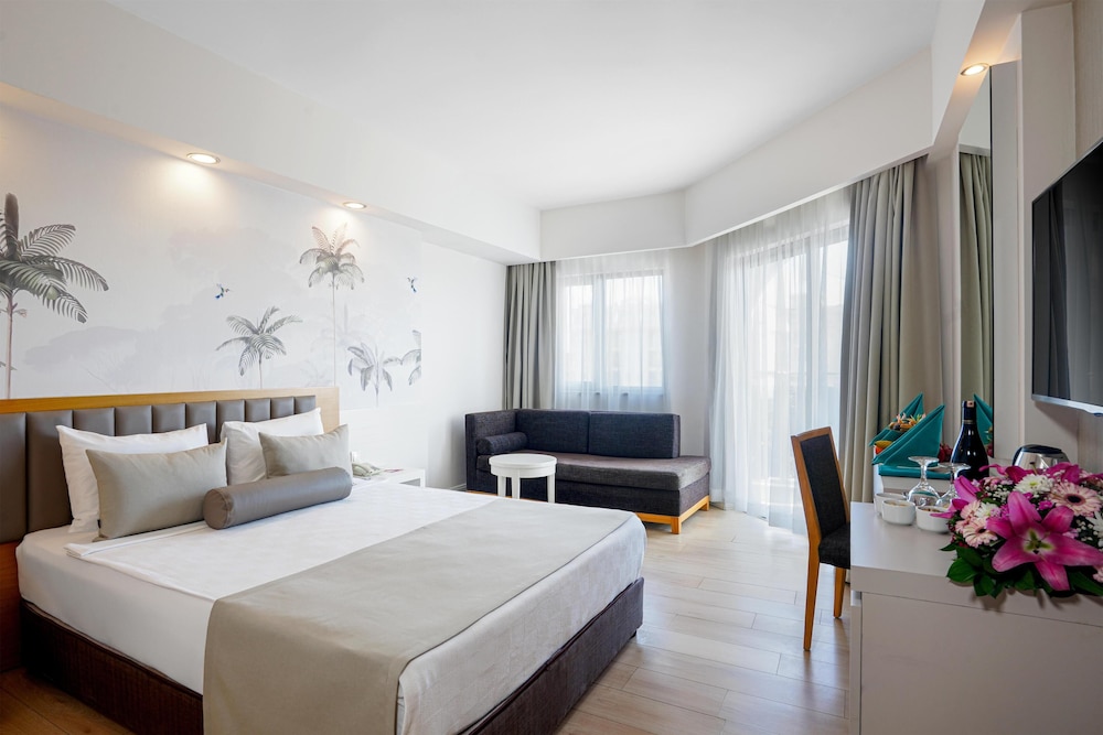 Side Aluna Hotel — Hotel rooms in Side