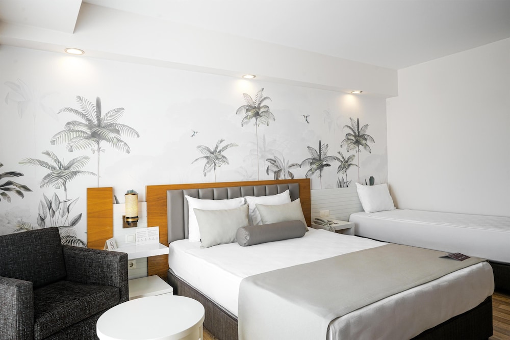 Side Aluna Hotel — Hotel rooms in Side