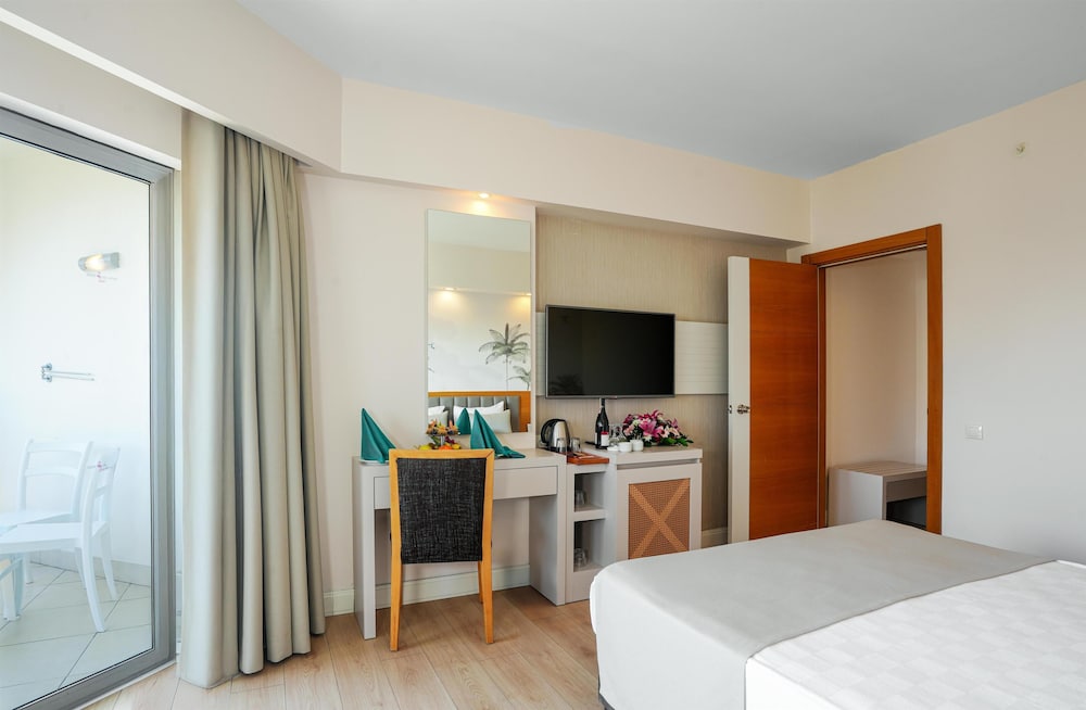 Side Aluna Hotel — Hotel rooms in Side
