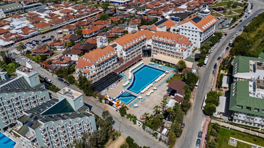 Side Aluna Hotel — Hotel building in Side
