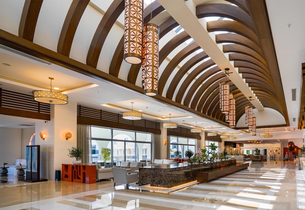 Side Aluna Hotel — Hotel building in Side