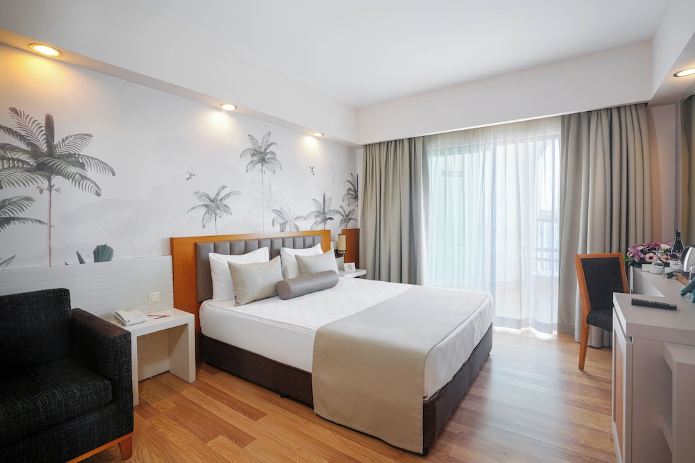 Side Aluna Hotel — Hotel rooms in Side