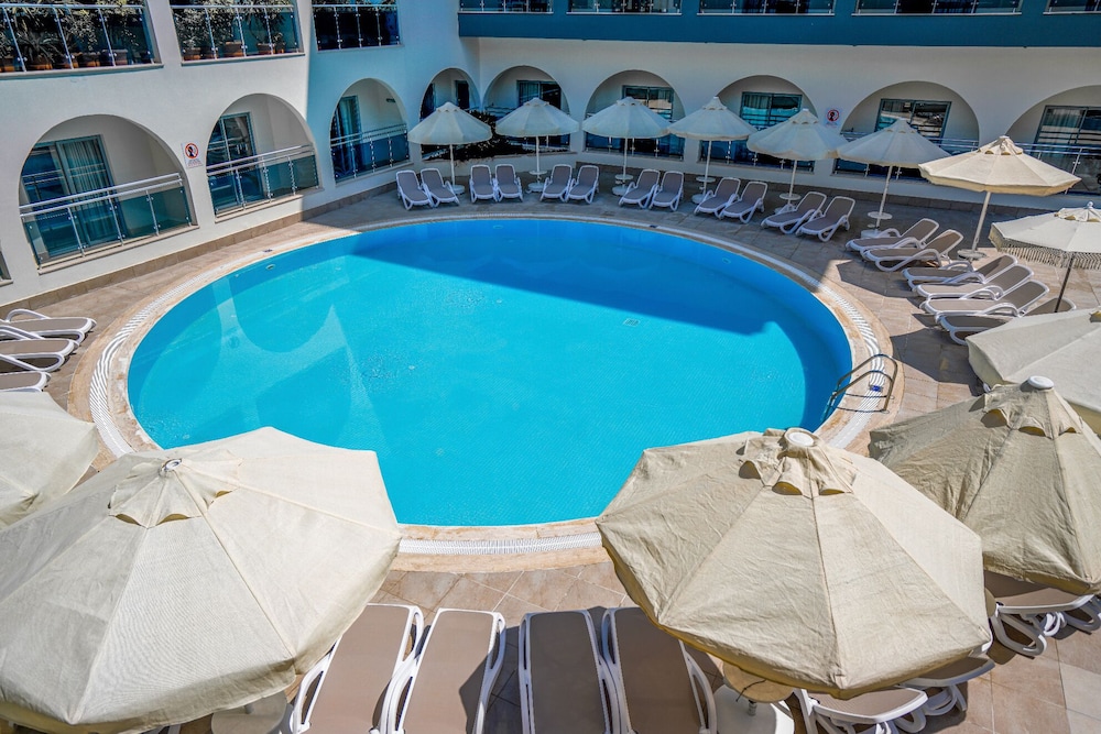 Side Aluna Hotel — Swimming pool in Side