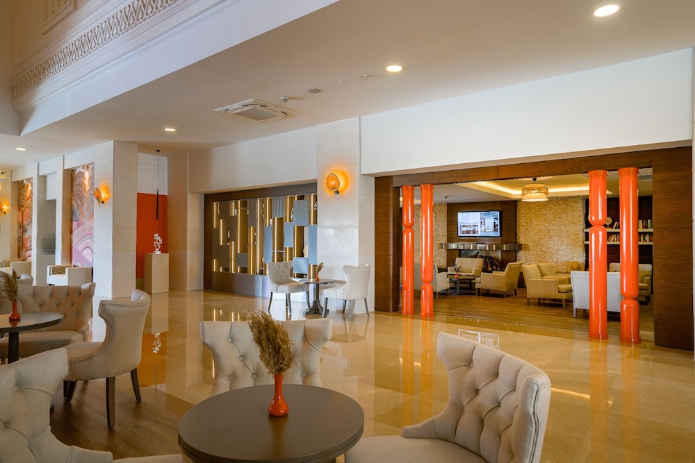 Side Aluna Hotel — Hotel building in Side