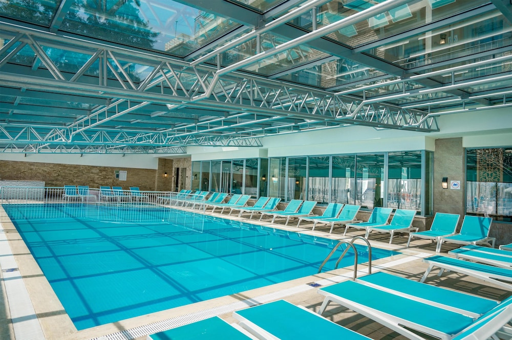 Side Aluna Hotel — Swimming pool in Side