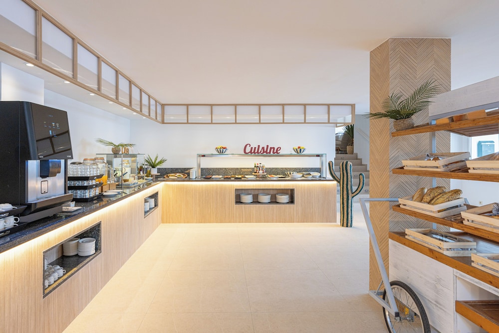 Sol Cala D'Or Apartments — Restaurant & bars in Cala d´Or, Balearic Islands