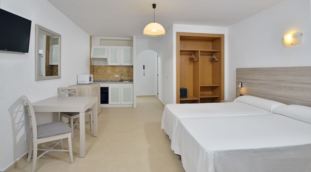 Sol Cala D'Or Apartments — Hotel rooms in Cala d´Or, Balearic Islands