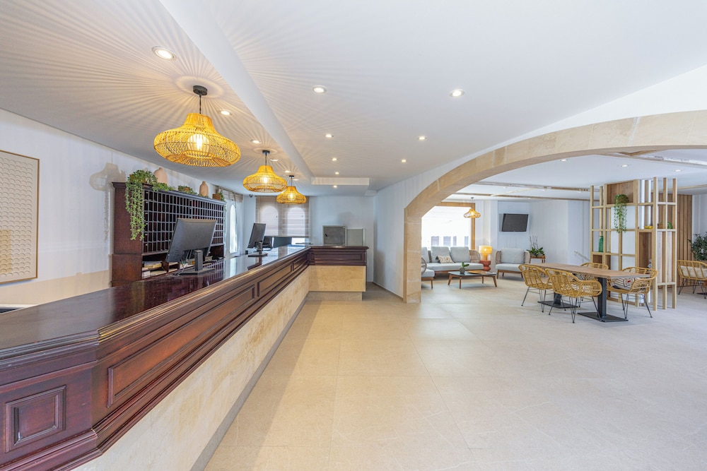 Sol Cala D'Or Apartments — Restaurant & bars in Cala d´Or, Balearic Islands