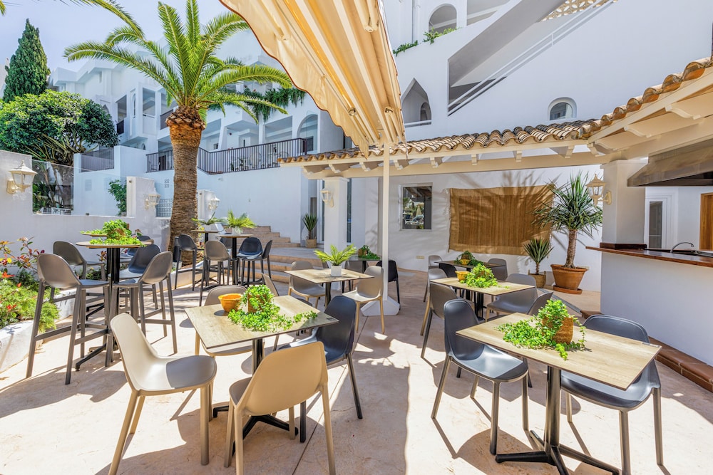 Sol Cala D'Or Apartments — Restaurant & bars in Cala d´Or, Balearic Islands