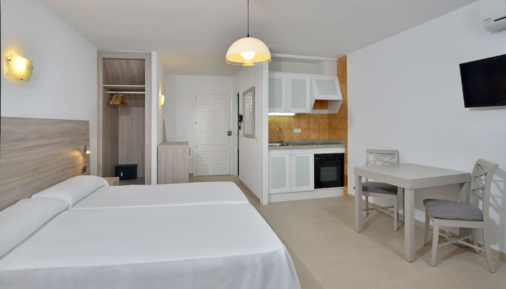 Sol Cala D'Or Apartments — Hotel rooms in Cala d´Or, Balearic Islands