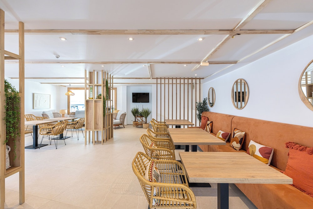Sol Cala D'Or Apartments — Restaurant & bars in Cala d´Or, Balearic Islands