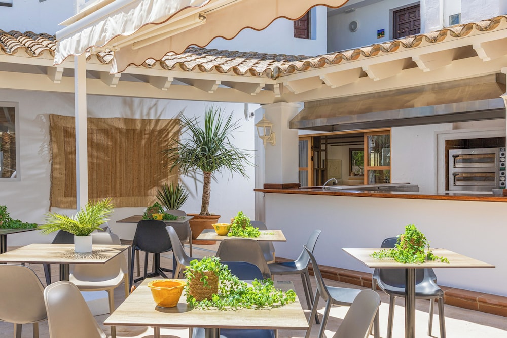 Sol Cala D'Or Apartments — Restaurant & bars in Cala d´Or, Balearic Islands