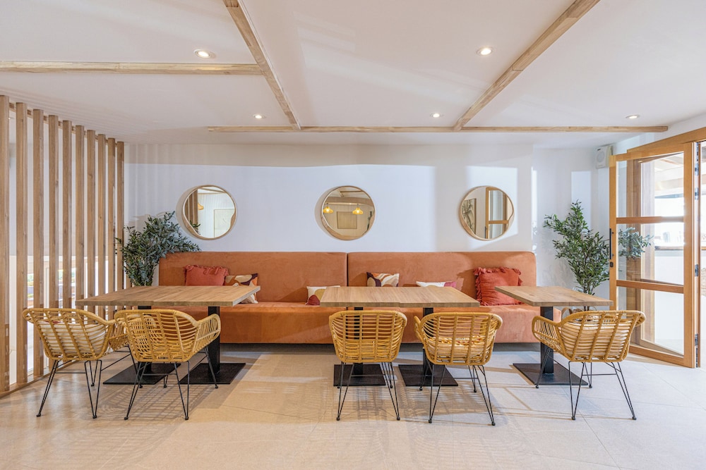 Sol Cala D'Or Apartments — Restaurant & bars in Cala d´Or, Balearic Islands