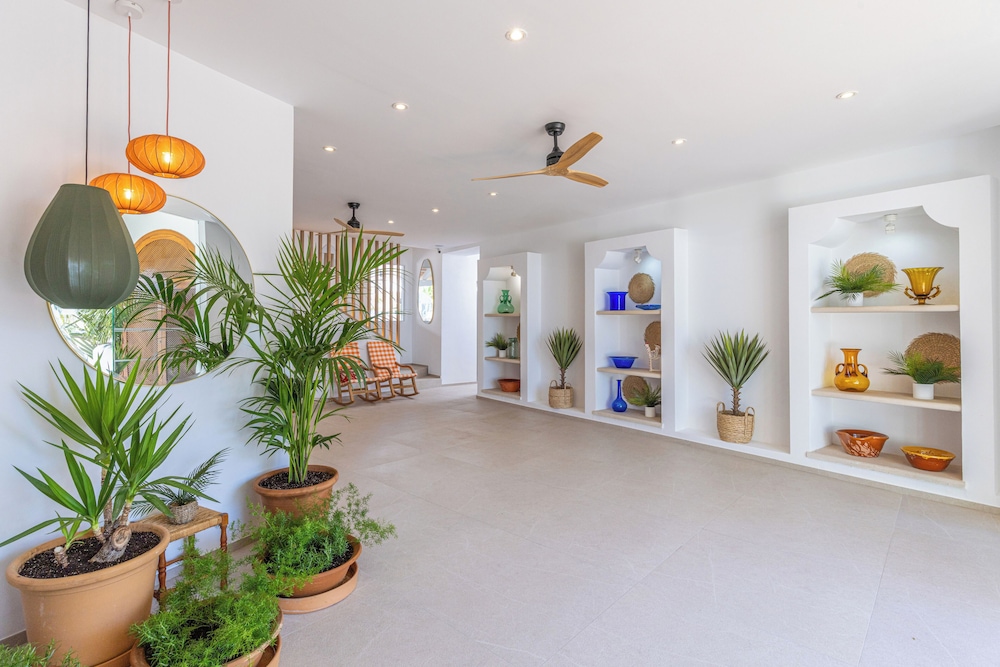 Sol Cala D'Or Apartments — Hotel building in Cala d´Or, Balearic Islands