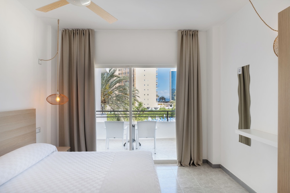 Sol Lunamar Palmanova Apartamentos – Adults Only — Hotel rooms in Palma Nova, Balearic Islands