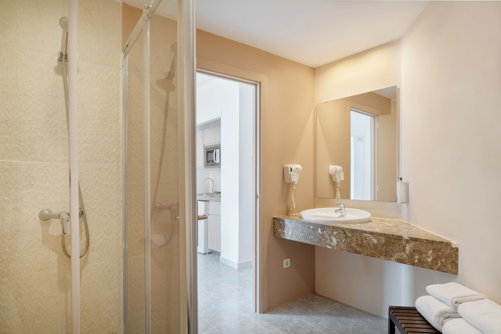 Sol Lunamar Palmanova Apartamentos – Adults Only — Hotel rooms in Palma Nova, Balearic Islands