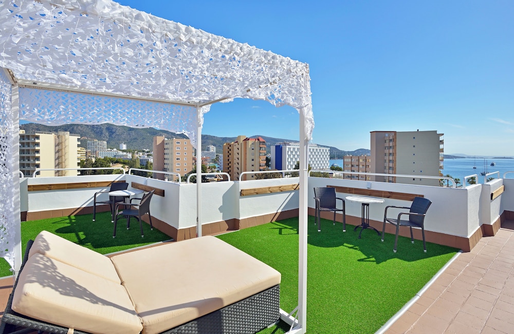 Sol Lunamar Palmanova Apartamentos – Adults Only — Hotel building in Palma Nova, Balearic Islands